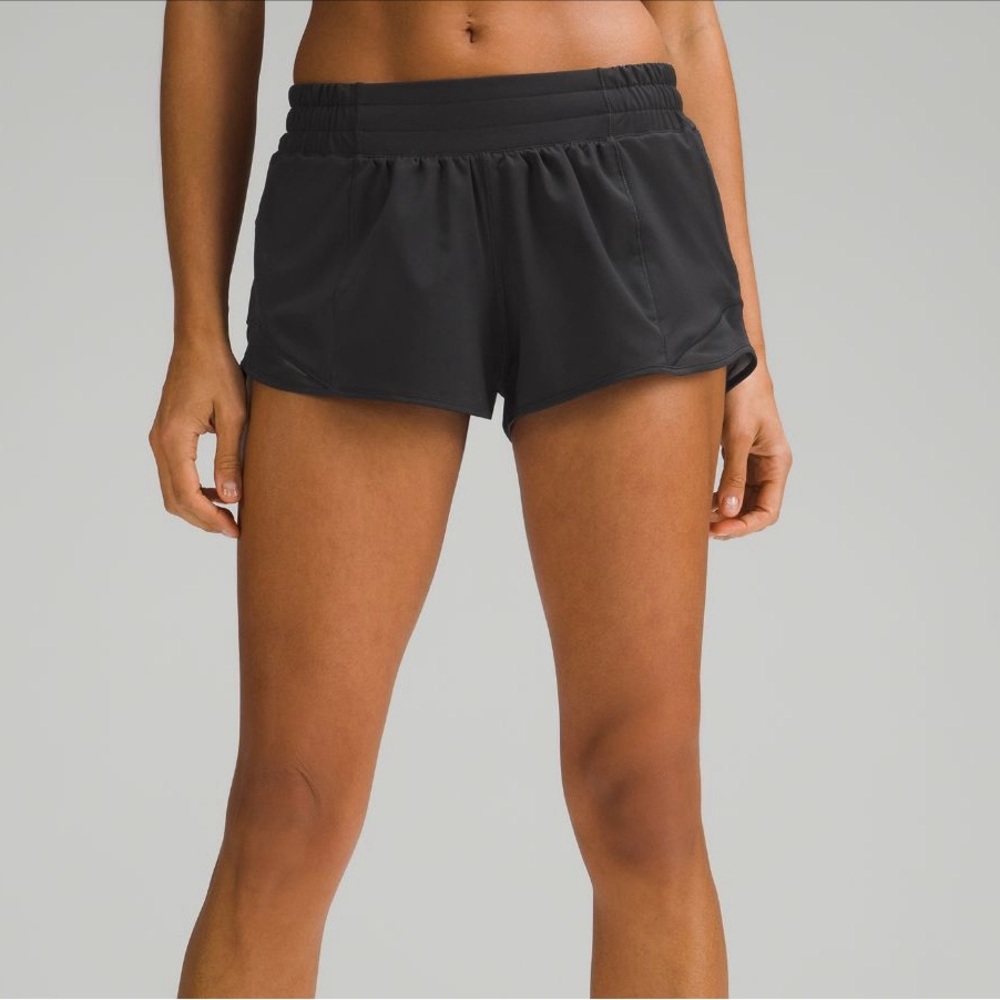 Lululemon hotty hot 2.5” shorts